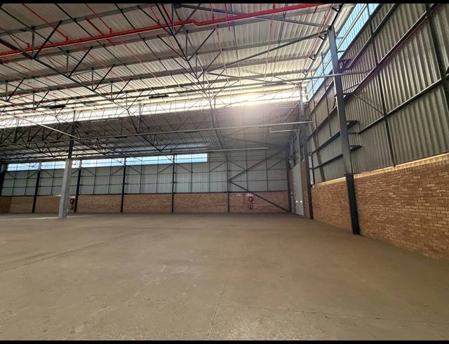 1,765M² WAREHOUSE TO LET IN AIRPORT PARK